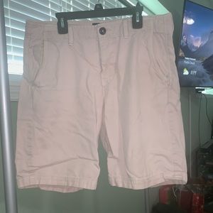 Light pink men’s American Eagle shorts